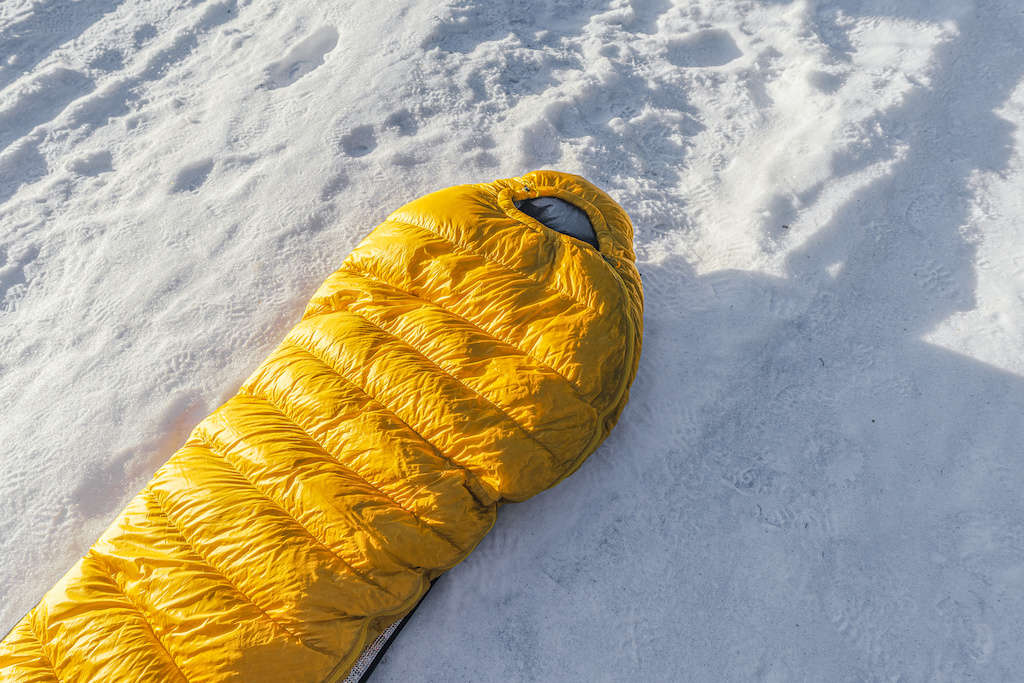 کیسه خواب در برف