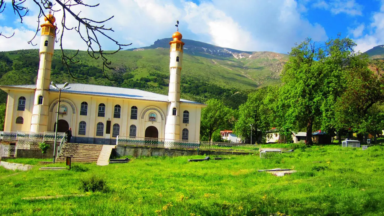 مسجد آدینه